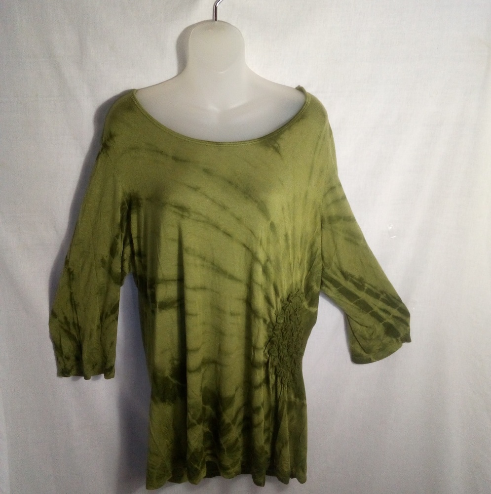 AVENUE OLIVE GREEN TUNIC SIZE 18/20